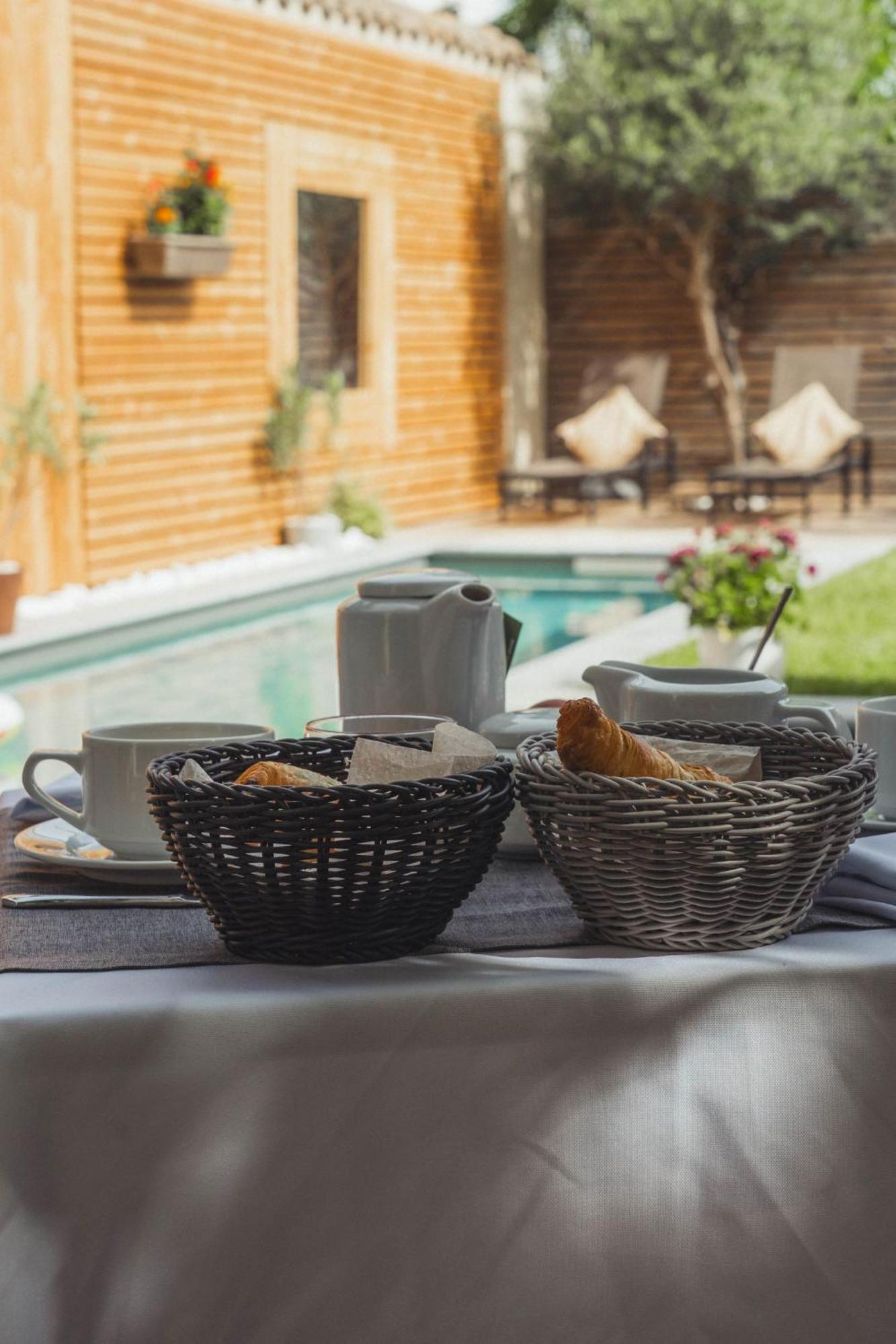 La Domitia - Maison D'Hotes, Massages & Bien-Etre Montbazin Εξωτερικό φωτογραφία